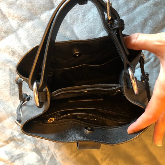 Beautiful Tumi Black Leather Handbag - practically brand new - Picture 4 of 5